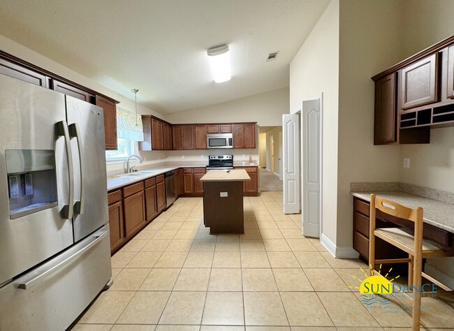 Foto del edificio - Desirable location and Beautiful Home with...