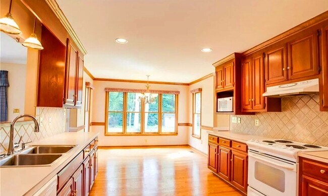Building Photo - WOODS OF TABB