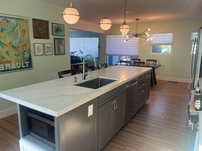 Building Photo - 3 Bedroom Home with Ocean Views in Point Loma