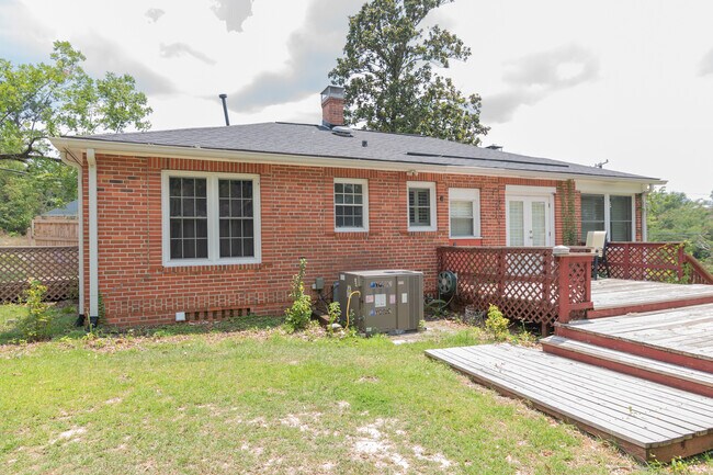Building Photo - 402 E Palmer Ave