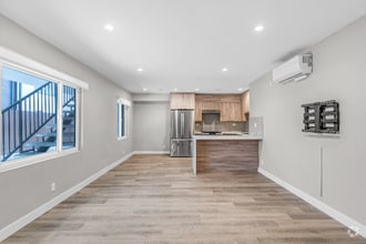 Building Photo - 1307 Tamarind Ave