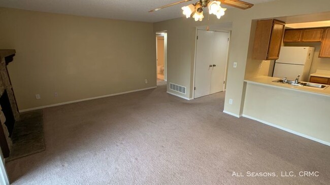 Building Photo - 144 W Rockrimmon Bl #101