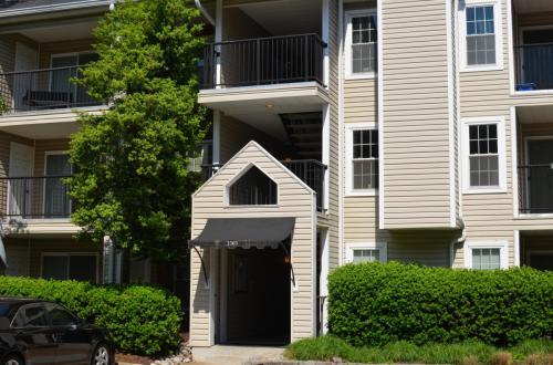 Foto del edificio - 3303 Wyndham Cir