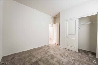 Building Photo - 2758 Estrada Heights St