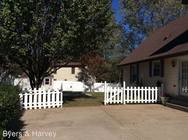Building Photo - 4 br, 2 bath House - 421 Bancroft Drive
