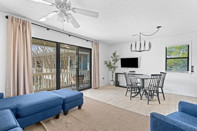 Building Photo - Cute fully furnished 1-Bedroom Codo in Sea...