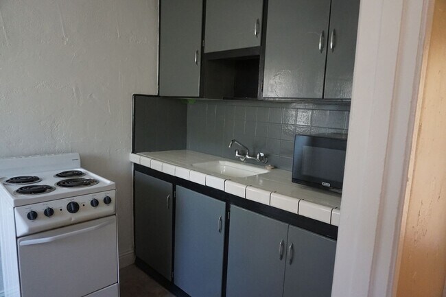 Building Photo - 127 Quincy Street