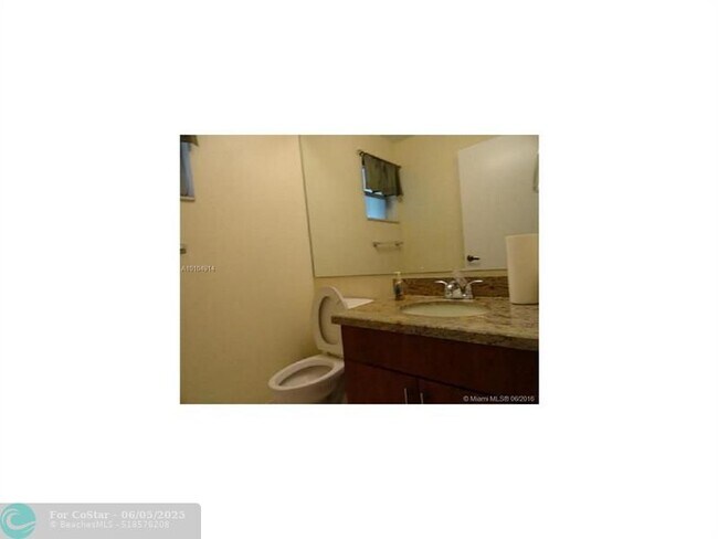 Building Photo - 710 NW 207th Ave