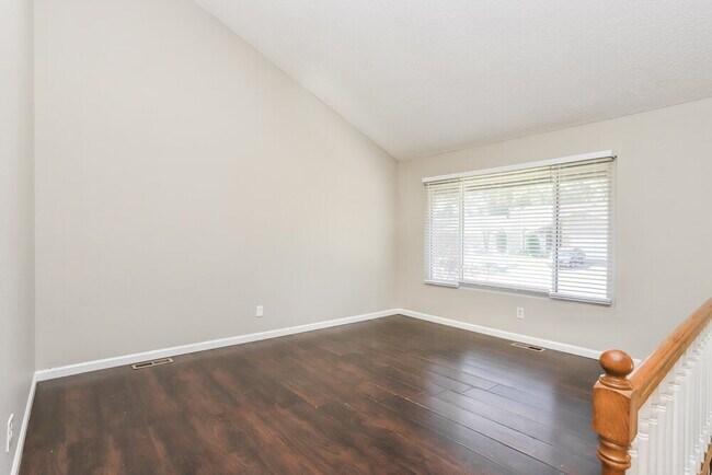 Foto del edificio - 1690 Woodman Dr