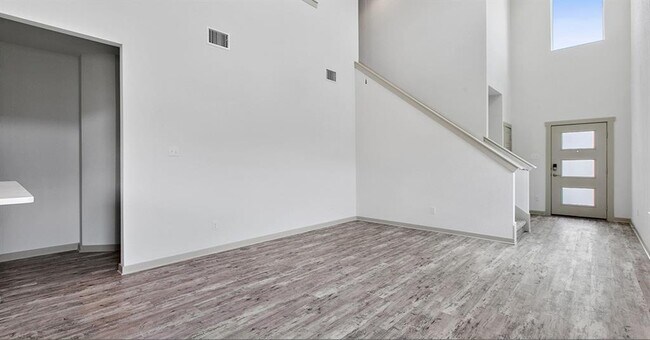 Building Photo - 128 New Hampton Wy