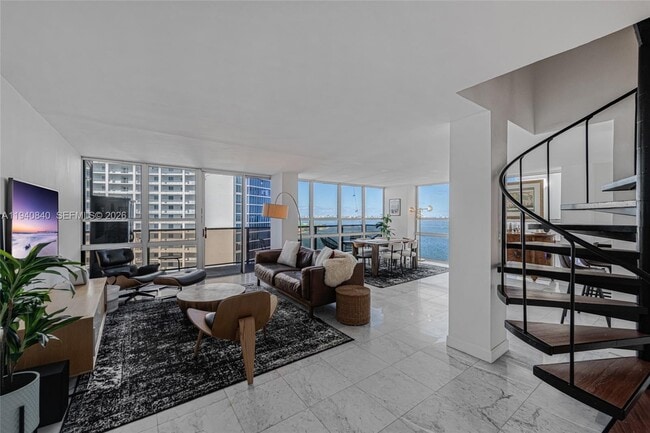 Foto del edificio - 600 NE 36th St