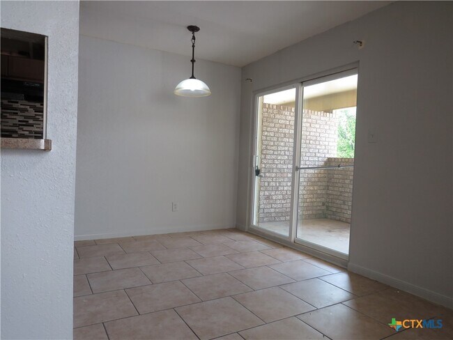 Foto del edificio - 1807 Cedarhill Dr