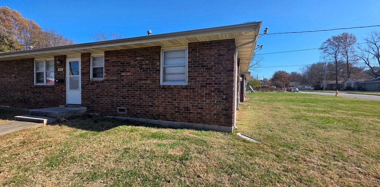 Primary Photo - 2 BR 1 BA brick duplex, close to Missouri ...