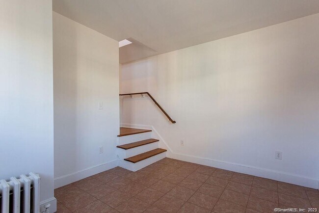 Foto del edificio - 12 Dunham Rd