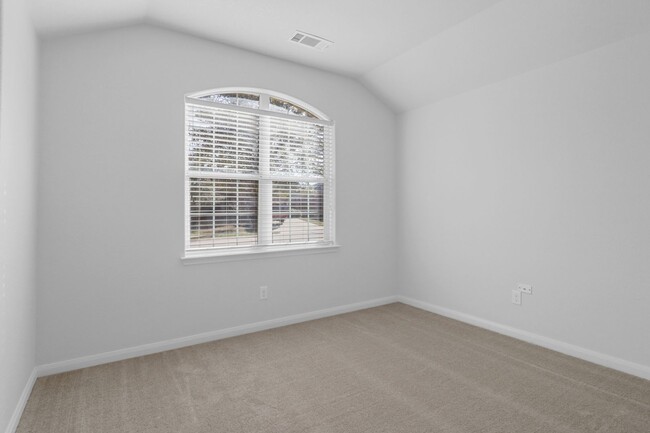 Building Photo - 113 Eider Dr