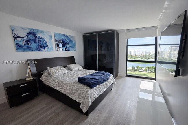 Building Photo - 3675 N Country Club Dr