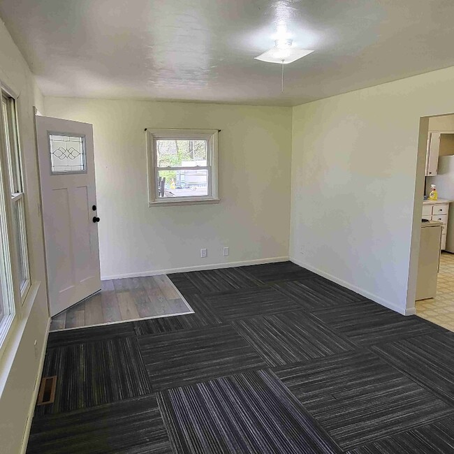 Building Photo - 2050 Reggie Dr