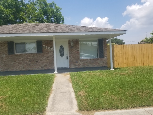 Building Photo - 2300 Campagna Dr