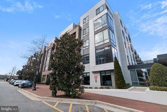 Building Photo - 145 Riverhaven Dr