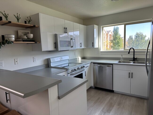 Building Photo - 1055 W 1033 N