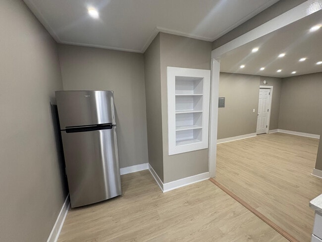 Building Photo - 38 Winans St