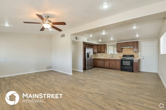 Building Photo - 3126 S Naco Vista