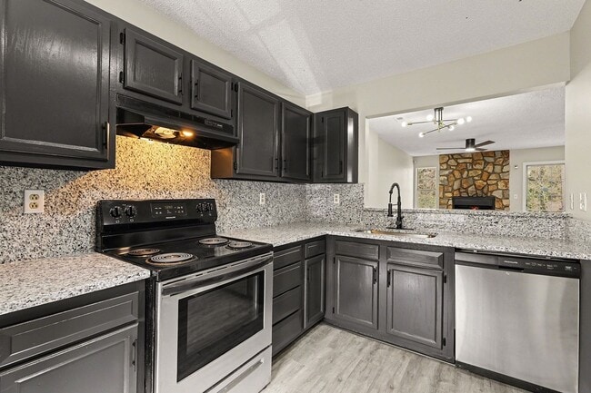 Foto del edificio - Beautiful Ranch Townhome Available for Rent in Charlotte, NC