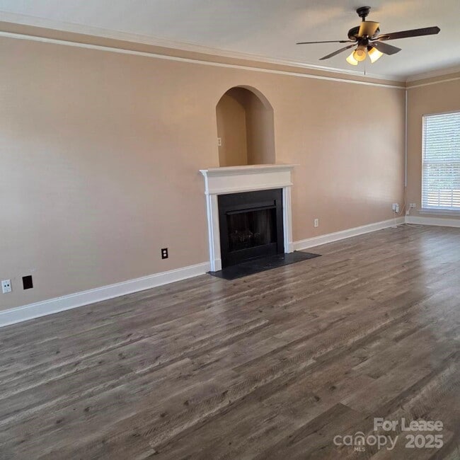 Foto del edificio - 5840 Timbertop Ln