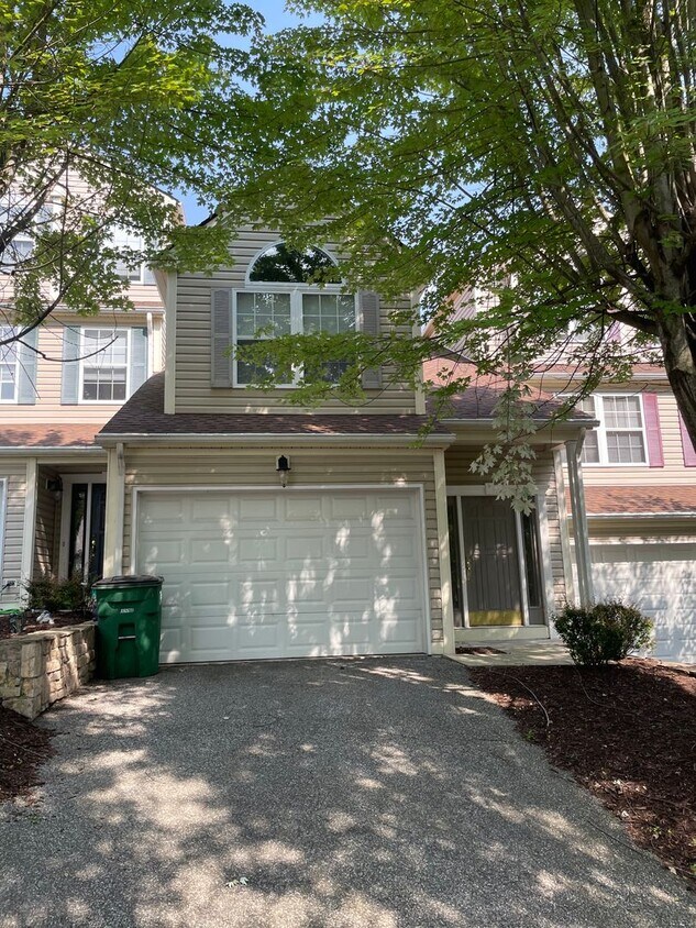 Foto principal - 325 Huff Heritage Ln