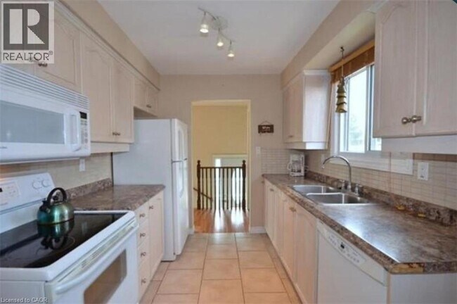 Photo du bâtiment - 370 E 24th St