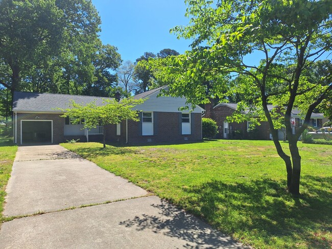 Building Photo - 3 bedroom /2 full bathroom- Yorktown