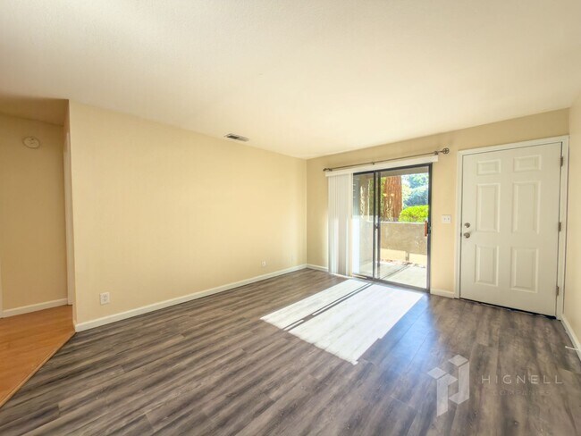 Foto del edificio - Gated Community, 3 Bed Condo!