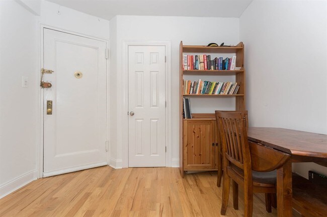 Building Photo - 1BR Co-op For Rent!