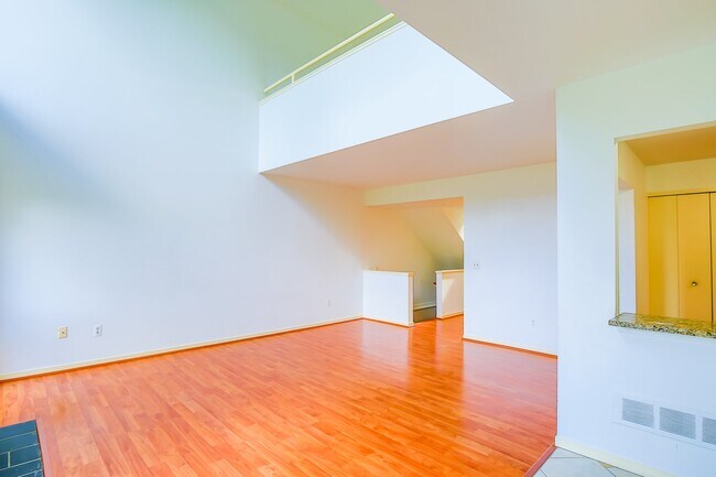 Foto del edificio - 716 Eton Ct