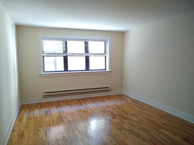 Building Photo - 555 W Arlington