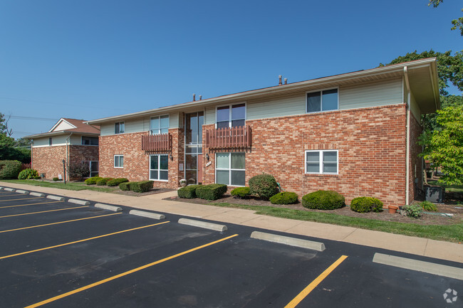 Carrollton Village Apartments - Bridgeton, MO | Apartments.com