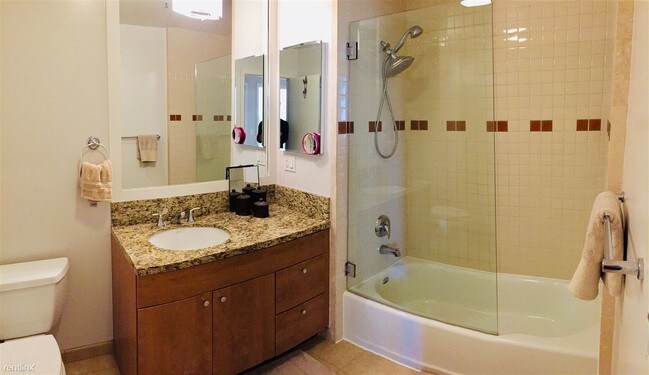 Building Photo - 2 br, 2 bath Condo - 1600 Webster St Apt 301