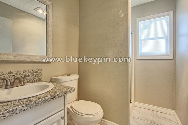 Building Photo - REDUCED $100!!  1 Bed, 1 Bath ADU with 1 C...