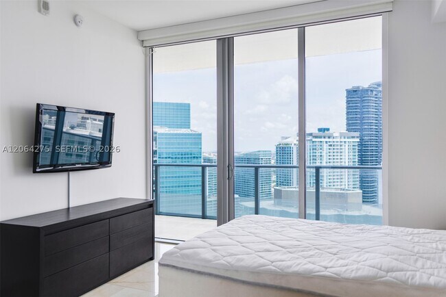 Building Photo - 1300 Brickell Bay Dr