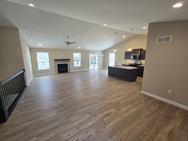 Building Photo - 5 Anita Ct