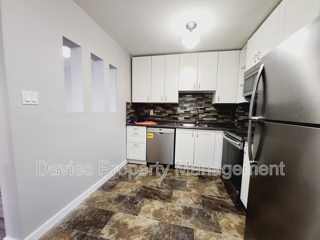 Building Photo - 405 Willow Ct NW