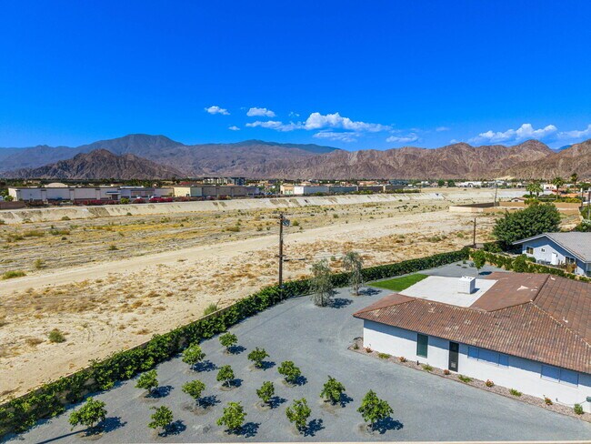 Building Photo - 79869 Hummingbird Ln