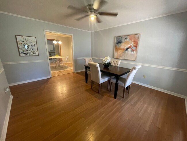 Foto del edificio - Large 4 Bedroom Home in Southern Hills