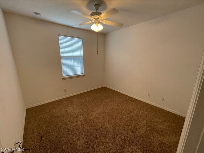Foto del edificio - 4096 Cherrybrook Loop