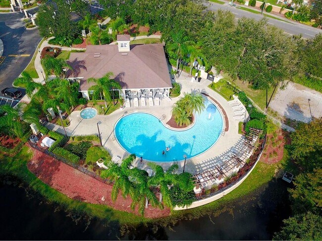Foto del edificio - 2950 Lucayan Harbour Cir