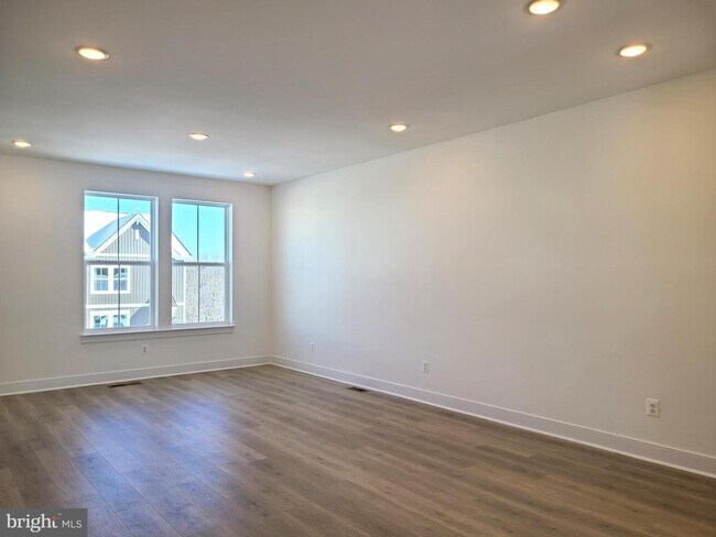 Foto del edificio - 5046 Bigleaf Rd