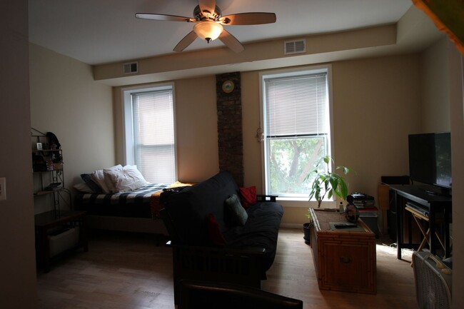Foto del edificio - 1758 W Greenleaf Ave