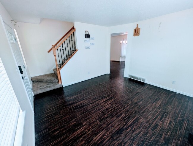 Foto del edificio - 749 Country Club Dr