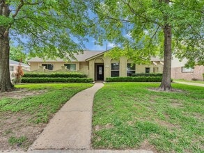 Building Photo - 2811 Quincannon Ln
