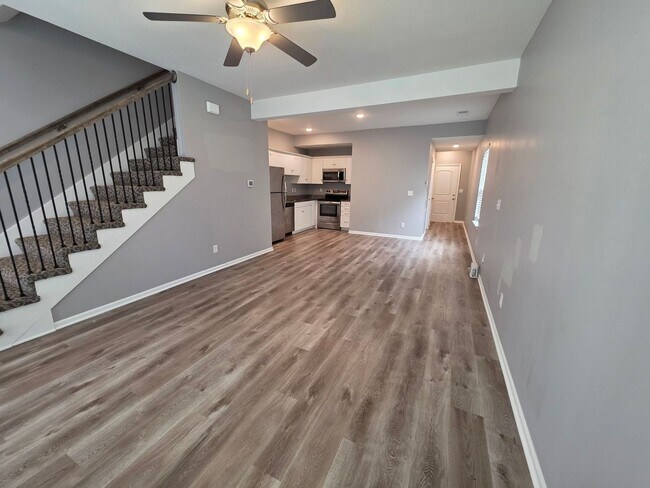 Foto del edificio - Coming Soon - Spacious 3 Bedroom Townhome with Garage